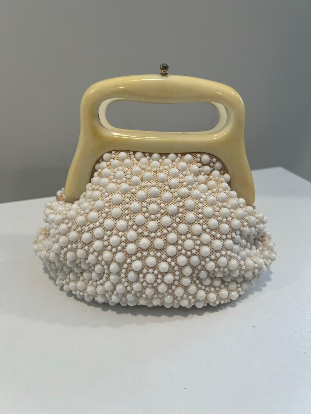 Vintage 1950s-60s Raffia Beaded and Lucite Purse White JL